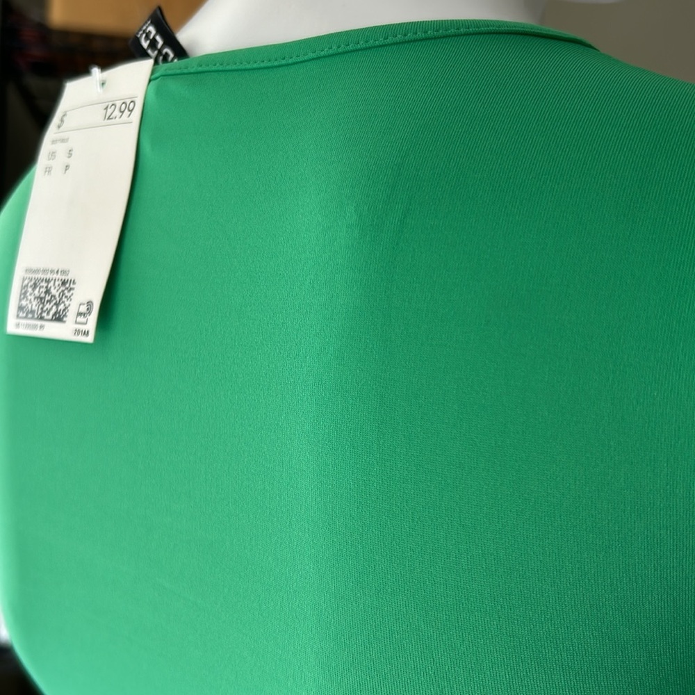 Cute top💚 - Picture 3 of 3